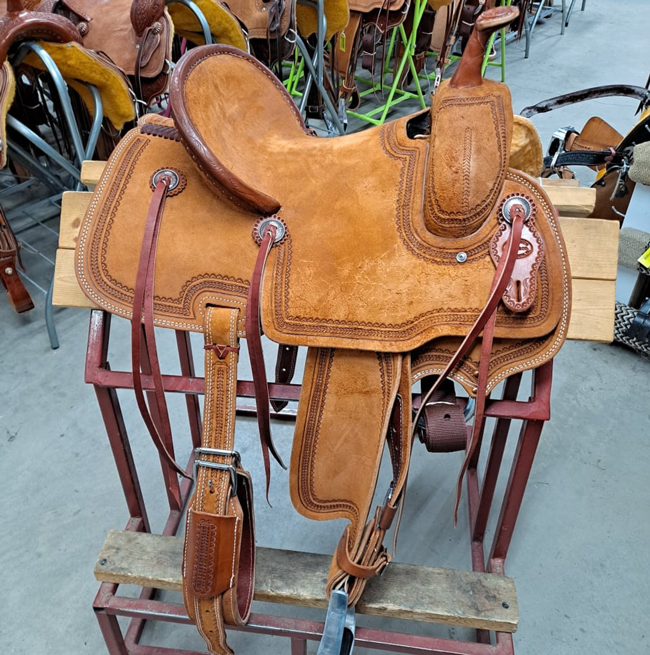 New Jackson Stock Saddle by Fort Worth Saddle Co with 13.5 inch seat. Hermann Oak leather. 6 gear strings. Rust colored roughout with border tool. Secure pencil roll seat. Gullet size is 8 inch, weight is 28lbs, and skirt is 26 inch. Made in USA. Limited lifetime warranty.

S1439