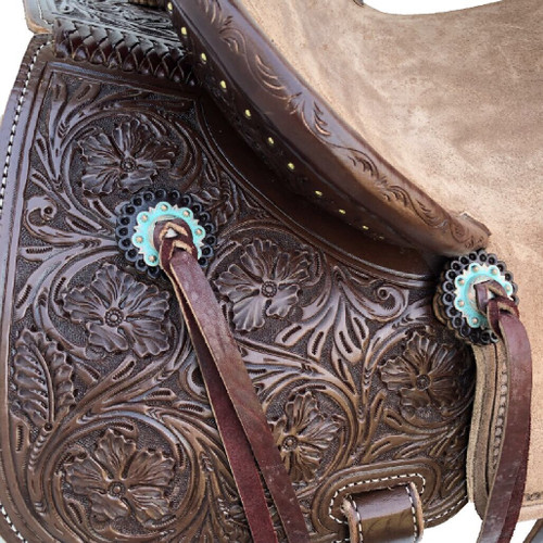 New Stock Saddle by Fort Worth Saddle Co with 14 inch seat. Floral hand-tooling on skirt, fenders, flank billets and pommel. Pencil roll roughout seat. Gullet size is 8 inch, weight is 27lbs, and skirt is 26 inch. Made in USA. Limited lifetime warranty.

S991