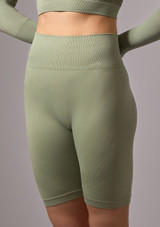 Move Dance Pippa Seamless Shorts Aloe Green Front 3 [Green]