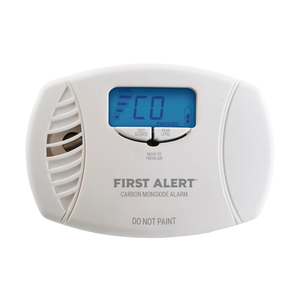 BRK First Alert Plug-In Carbon Monoxide Alarm with Battery Backup and Backlit Digital Display, CO7P01D – Case of 12 Minimum