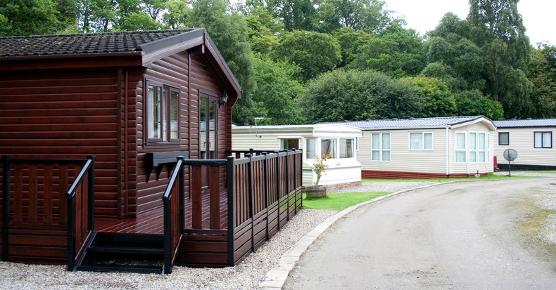 Creative Ways to Customize Your Mobile Home Skirting