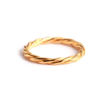 gorgeous gold twisted rope ring