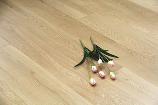 UV Prime Grade Engineered UV Lacquered Plank 14/3 x 1860 x 189 mm. Minimum Order 5 Packs £59m2 inc vat. Free Delivery.