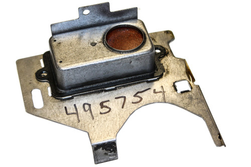 BS-495754 BRIGGS BREATHER ASSEMBLY 495754 Briggs & Stratton Engine Parts USED (BS-495754-USED)