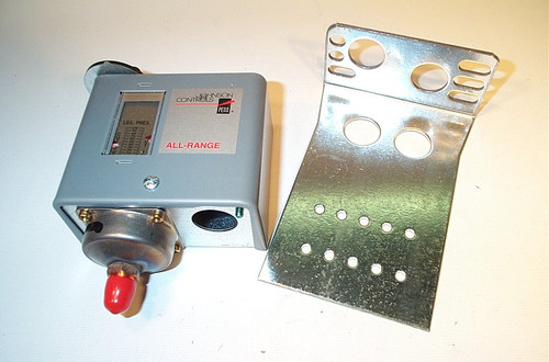 Johnson Controls P170AB-2 Low Pressure Switch 20"/100# SPST