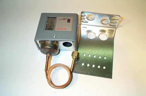 Johnson Controls P70AB-12 Low-Pressure Control 12-80 PSI