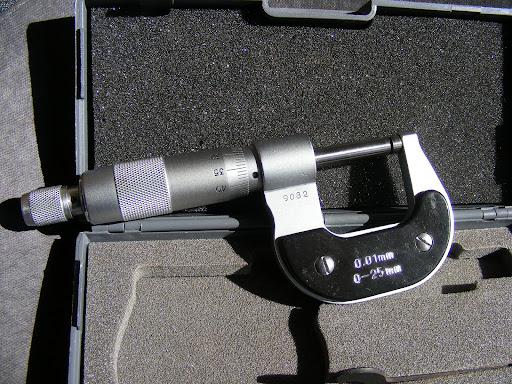 measurment-with-micrometer.jpeg