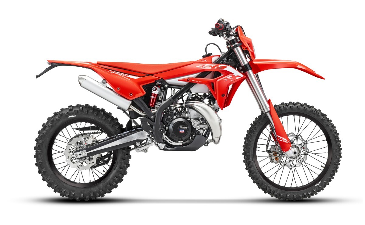 xtrainer-300-2t-my2027black-rims-custom-.jpg