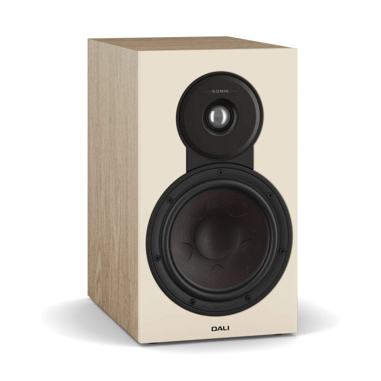 Dali Sonik 3 – Stand Mount Bookshelf Speaker natural oak front right angle without grille