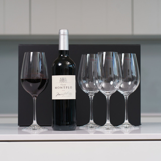 Galway Crystal & Wine Gift Set featuring Montplo red wine, elegant glassware, and premium packaging—perfect for celebratory gifting and wine enthusiasts.