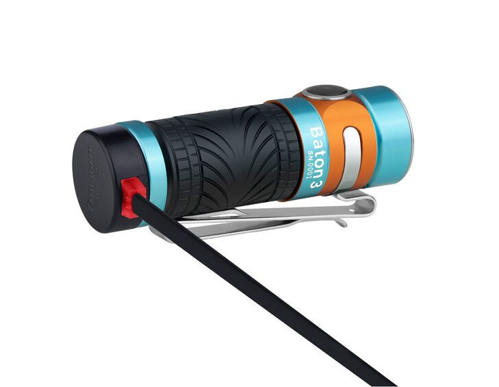 Olight Baton Turbo Roadster + I18 Brass Torcia LED Ricaricabile Set