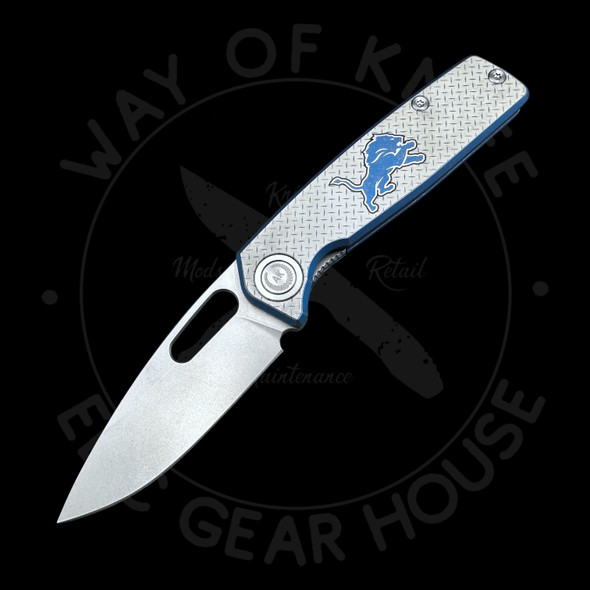 Lions Themed Asher Knives Spiro Titanium Inset Liner Lock (3.20in Stonewashed) 20CV Blade Lions Themed Asher Knives Spiro Titanium Inset Liner Lock (3.20in Stonewashed) 20CV Blade