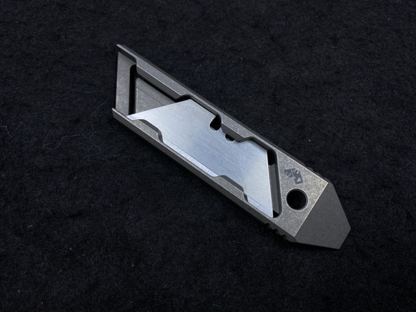 TwoSun TS302 Titanium Utility Knife Pry 