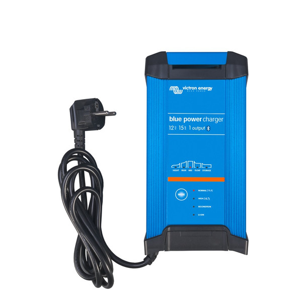 Blue Smart IP22 Charger 12V 15A (1) 230V (front)