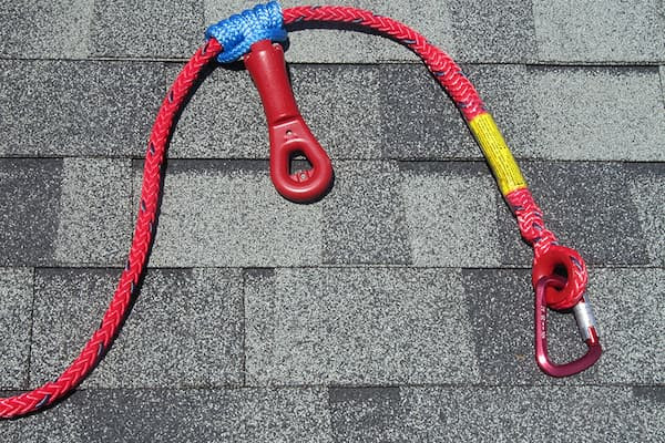 Super Anchor 4015 SuperGrab Rope Grab in use Image shows optional equipment sold separately. Super Anchor 4015 SuperGrab Rope Grab in use Image shows optional equipment sold separately.