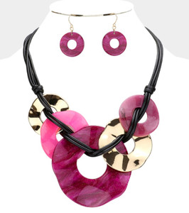 Resin Radiance Glittered Abstract Open Metal Link Necklace - Fuchsia