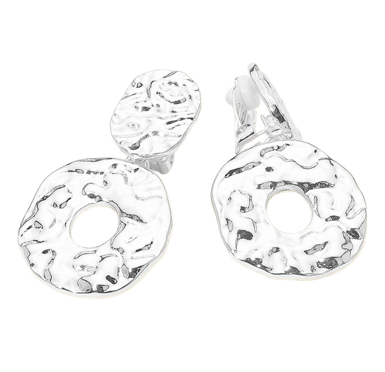 Gleaming Hammered Ring Link Clip On Earrings Silver