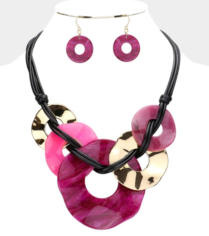 Resin Radiance Glittered Abstract Open Metal Link Necklace - Fuchsia