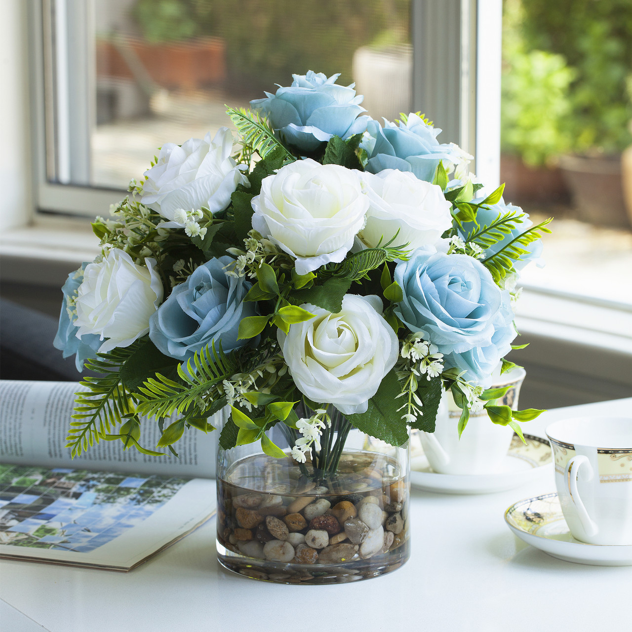 18 Heads Rose Flower Arrangement in Clear Glass Vase with River Rock(Cream Blue)