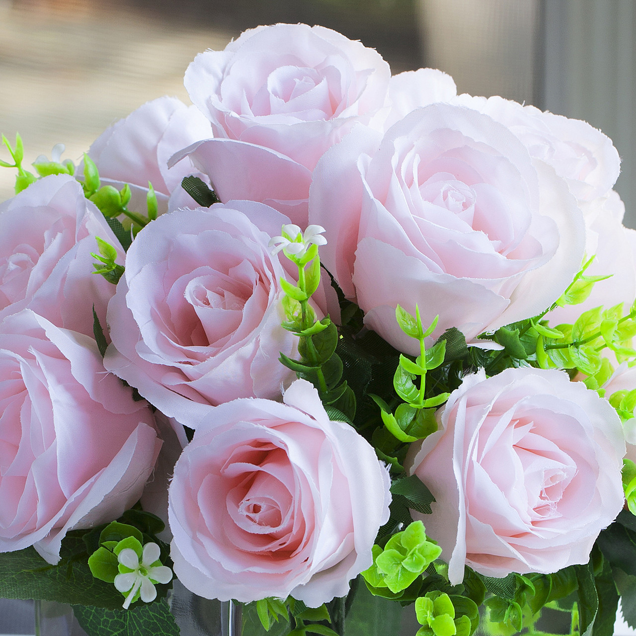 18 Heads  Artificial  Pink Rose Flower Arrangement  in Clear Glass Vase with River Rock