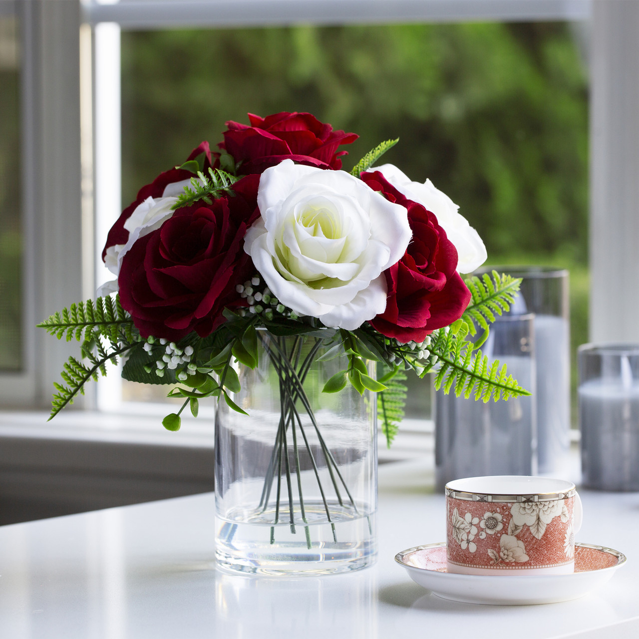 10 Heads Artificial Silk Rose Flowers in Clear Glass Vase With Faux Water(Cream Red)