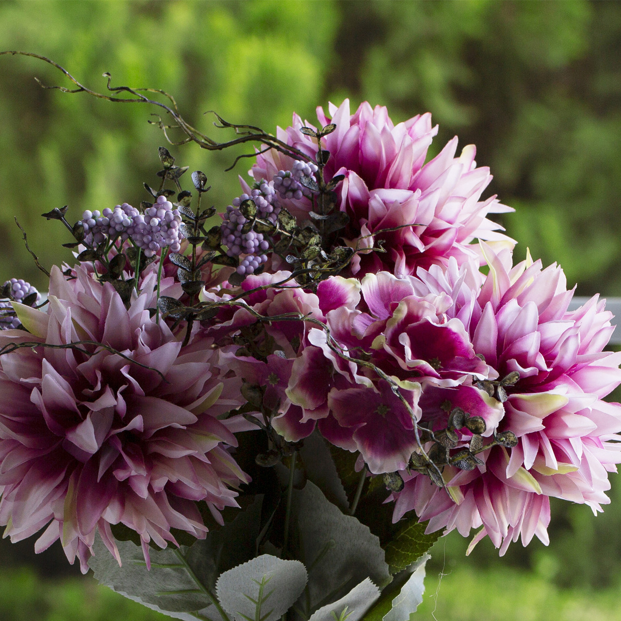 Large Silk Dahlia Flower Arrangement in Clear Glass Vase with Plastic Pearl (Purple)