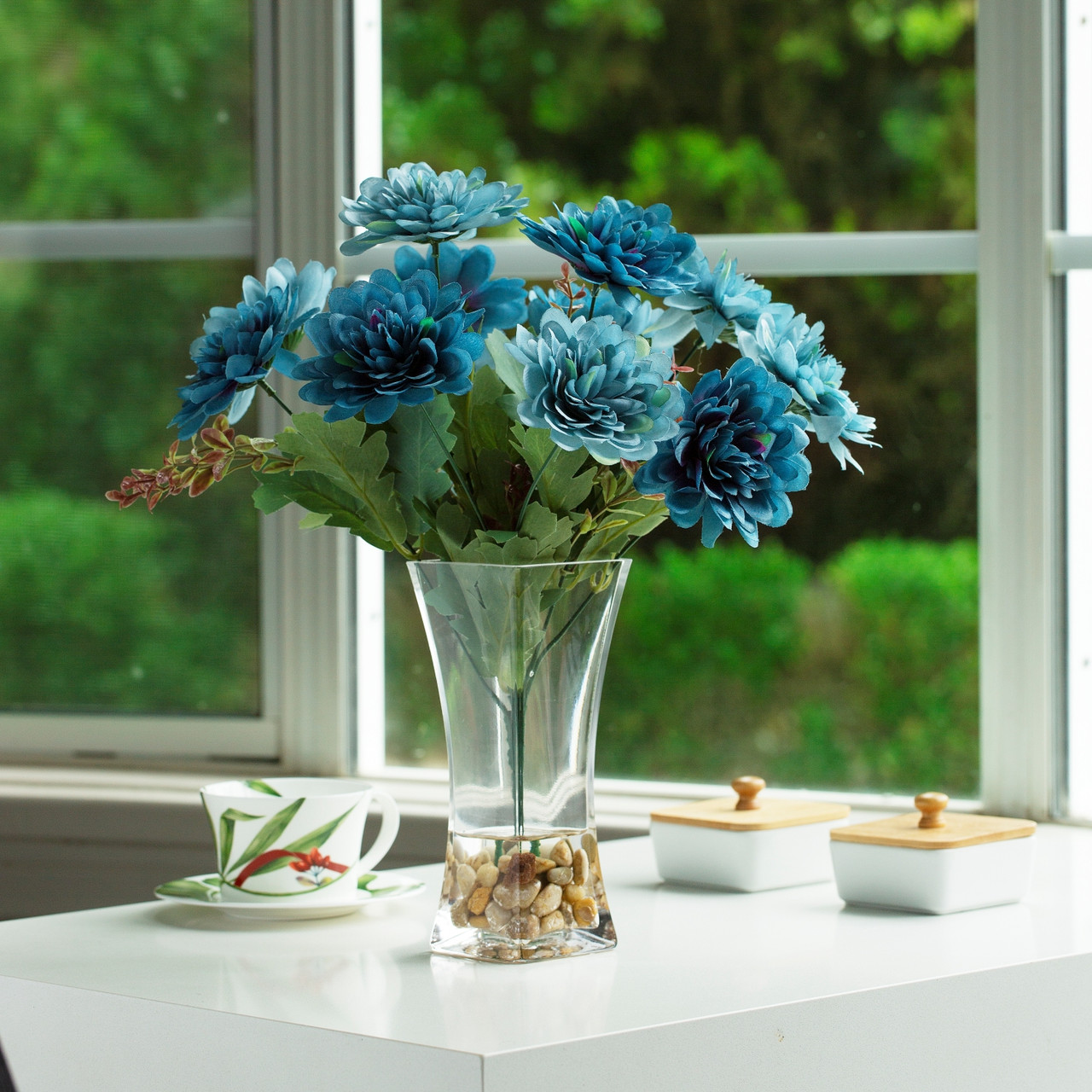 Mixed Daisy Flower Arrangement in Clear Glass Vase with Acrylic Water