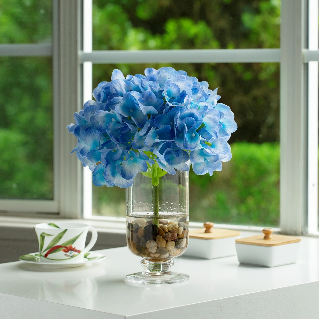 Real Touch Hydrangea Flower in Clear Glass Vase with Acrylic Water