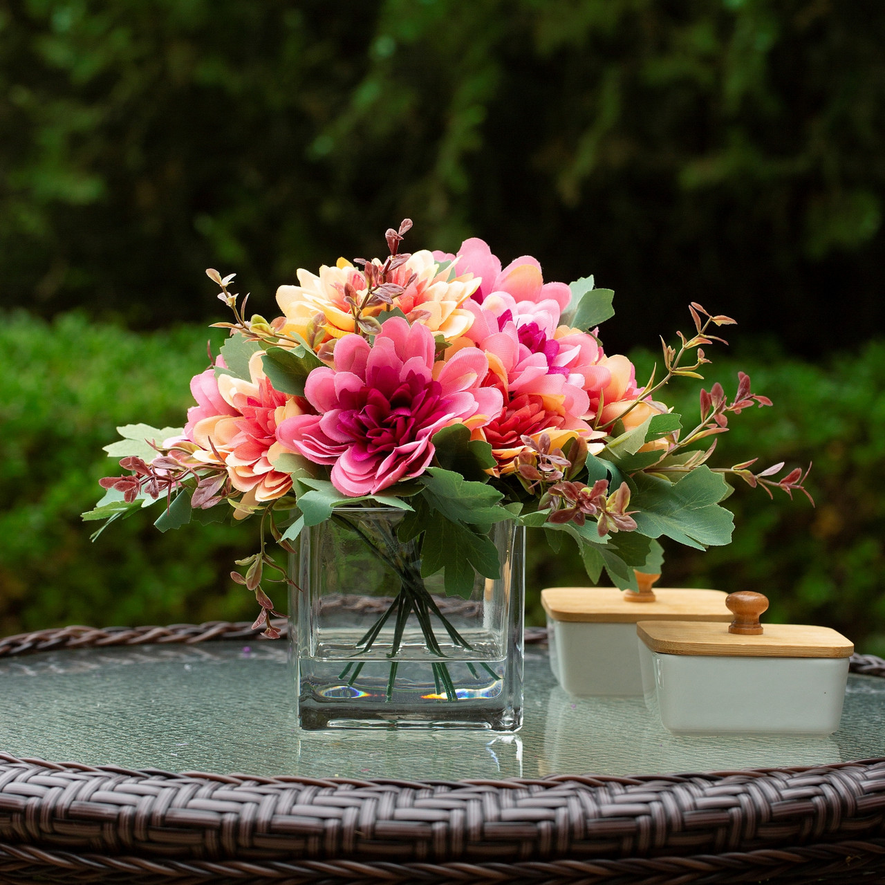 Mixed Daisy Flower Arrangement in Glass Vase with Acrylic Water