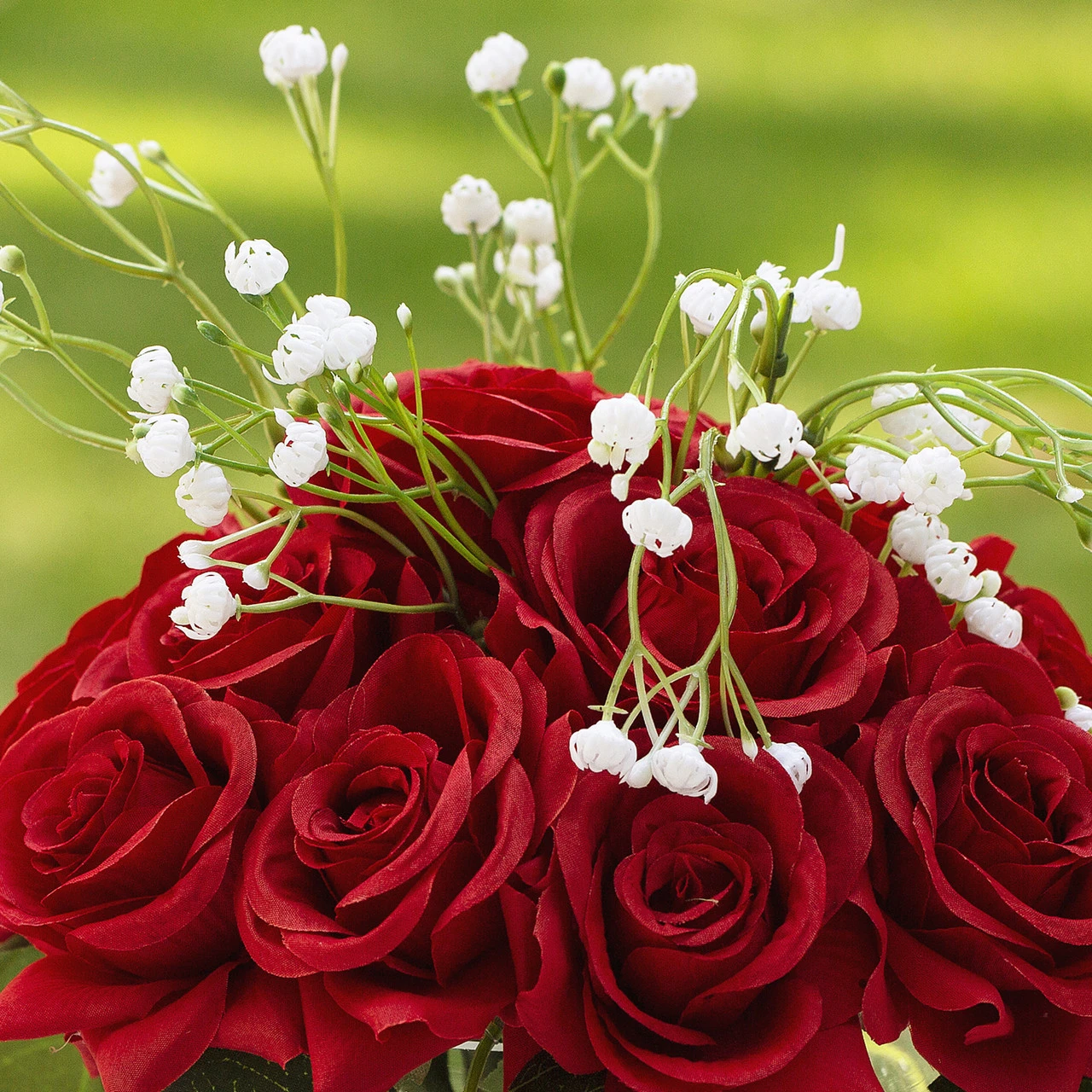 16 Pieces Mixed Artificial Rose and Baby Breath Flowers Arrangement in Clear Glass Vase with Faux Water (New) — Available in 5 Colors