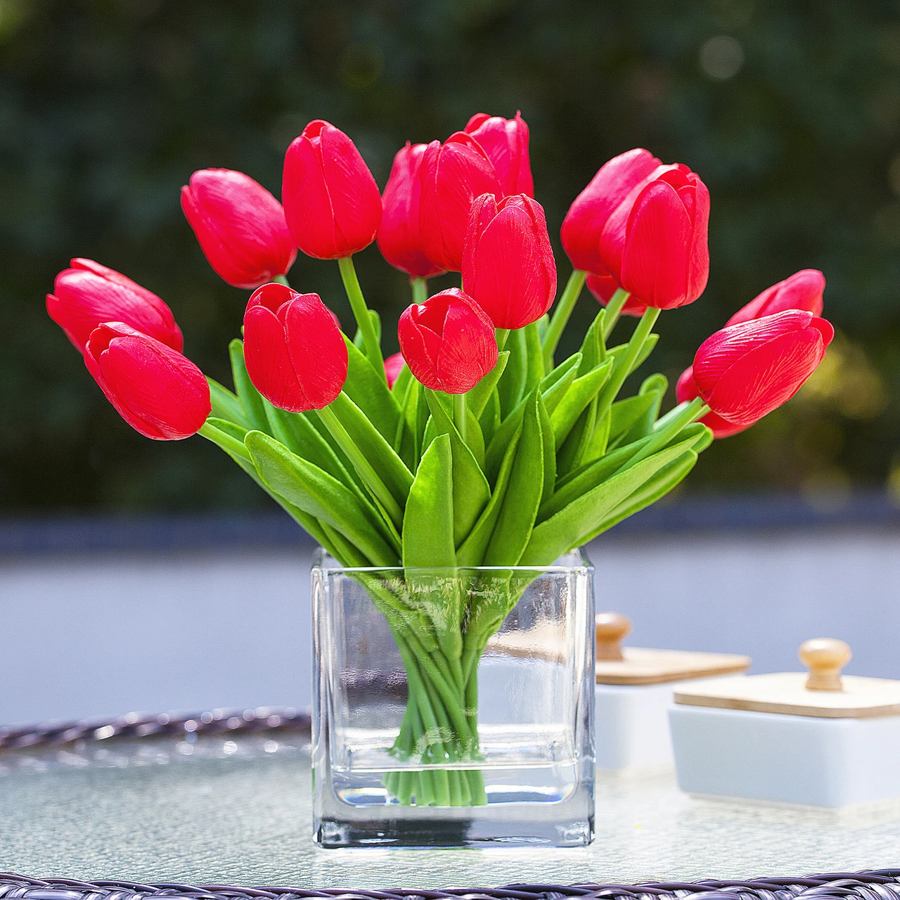 20 Pieces Artificial Real Touch Tulips Flower Arrangement in Cube Glass Vase With Faux Water (New) — Available in 4 Colors