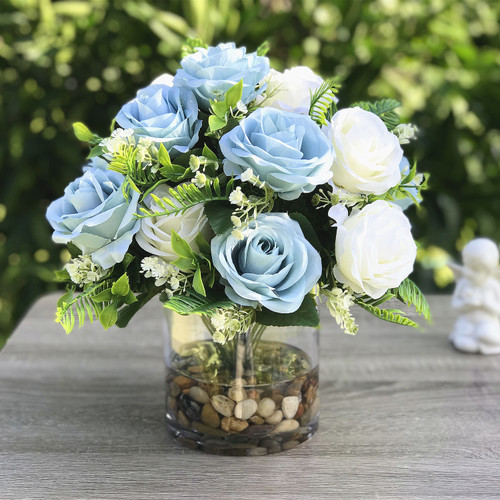 18 Heads Rose Flower Arrangement in Clear Glass Vase with River Rock(Cream Blue)