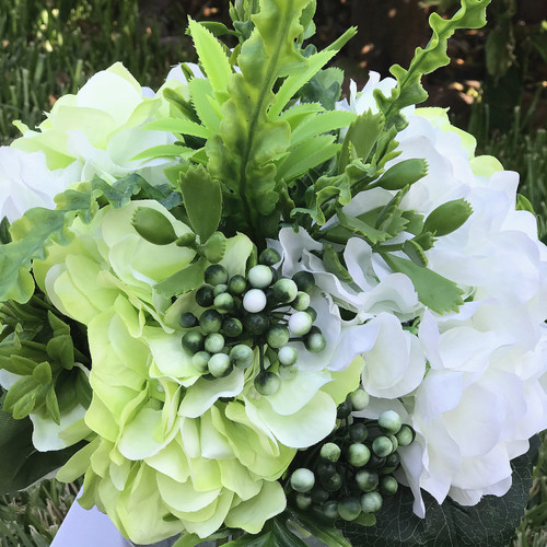 Mixed Artificial Silk Hydrangea Flower Arrangement in Clear Glass Vase