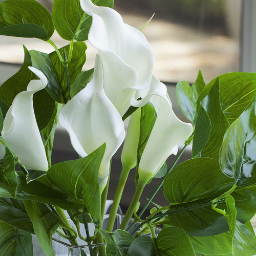 Real Touch Lily Flower Arrangement with Green Leaf  in Cube Glass Vase