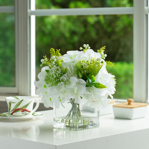 Mixed Silk Hydrangea Flower in Clear Glass Vase With Faux Water