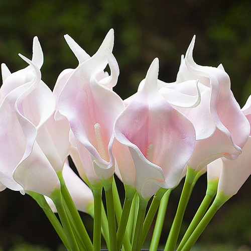 20 Pieces Artificial Real Touch Lilies Flower Arrangement in Glass Vase With Faux Water (New) — Available in 5 Colors