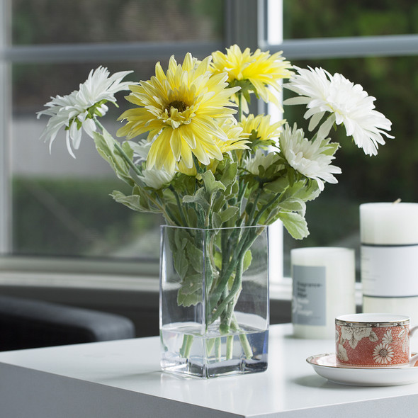 Artificial Silk Daisy Flower Arrangement in Clear Glass Vase(Yellow White)