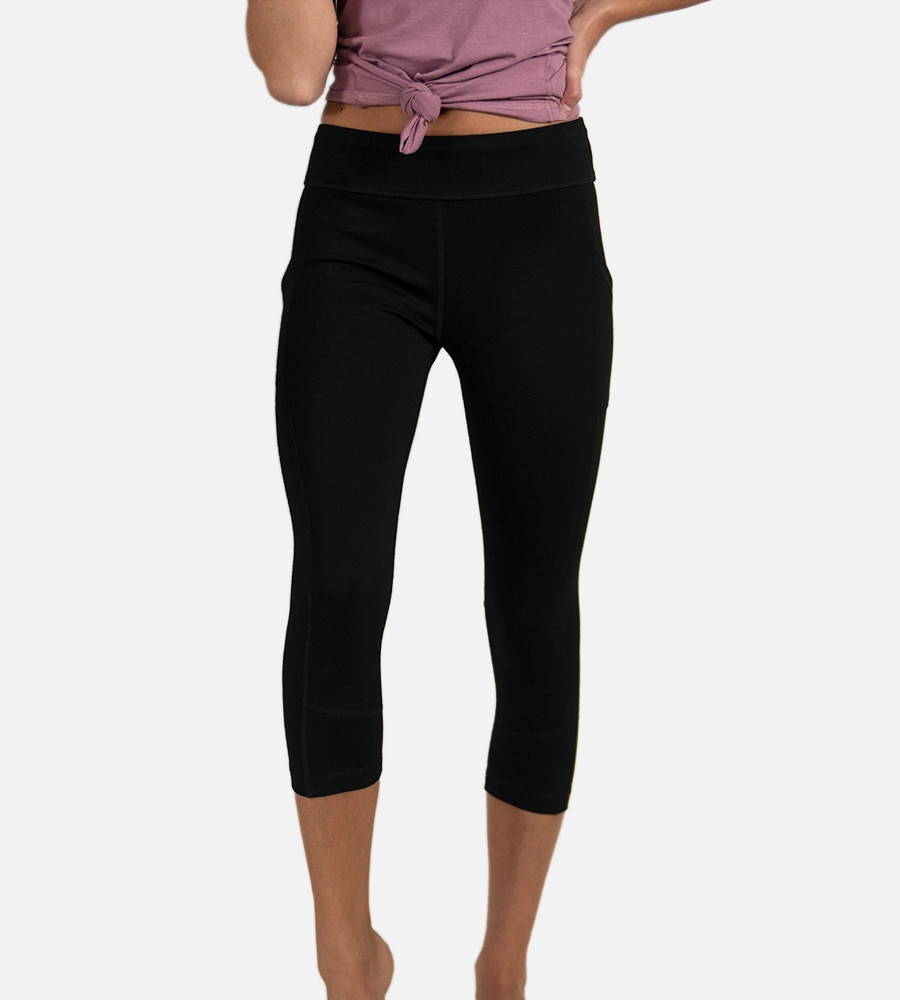 Nike Universa Women's Medium-Support High-Waisted Cropped Leggings with  Pockets. Nike.com