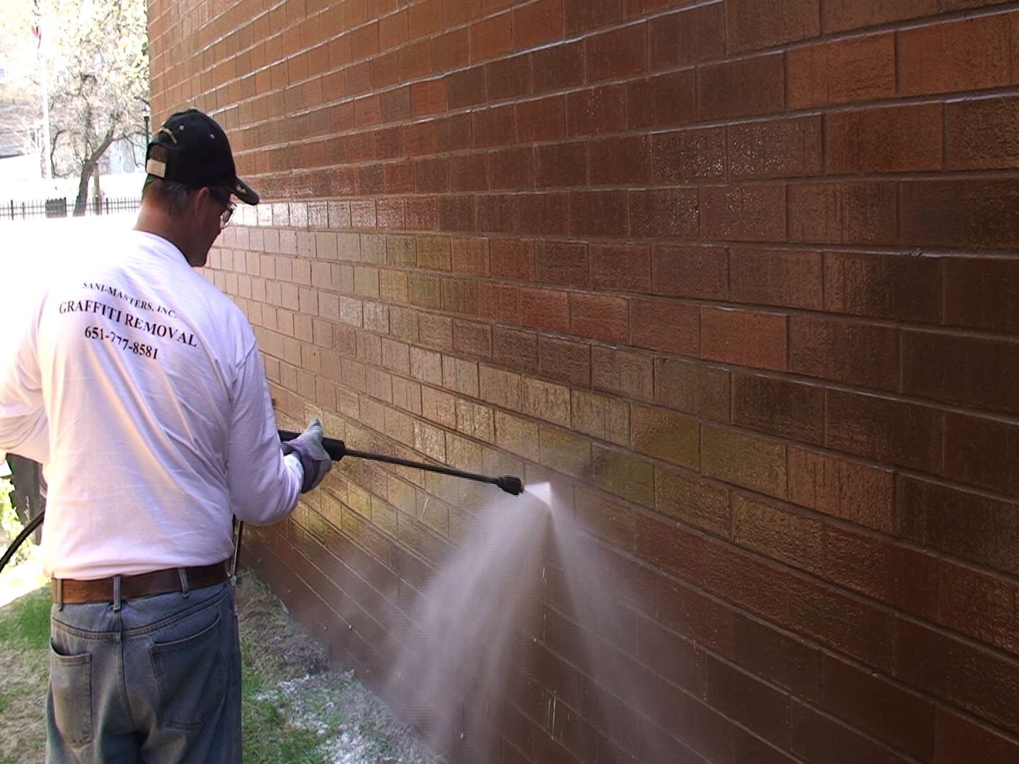 Demos: Elephant Snot graffiti remover | Graffiti Solutions
