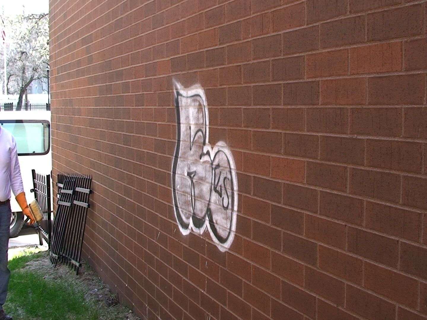 Demos: Elephant Snot graffiti remover | Graffiti Solutions