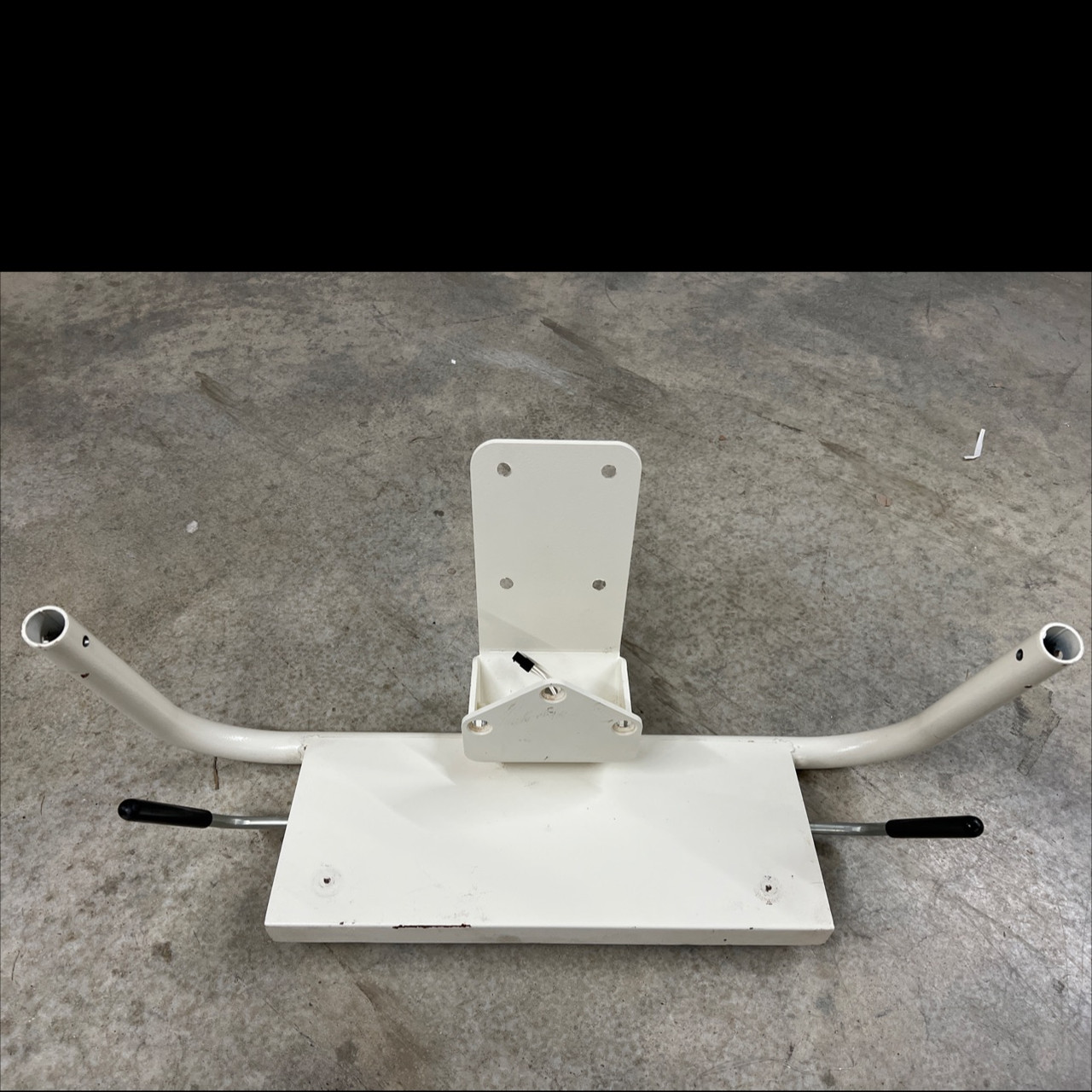 Pinnacle seat frame w/harness - USED