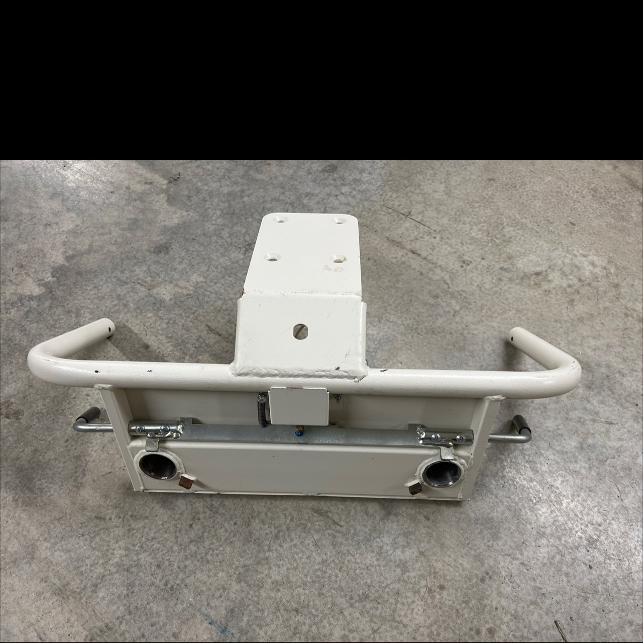 Pinnacle seat frame w/harness - USED