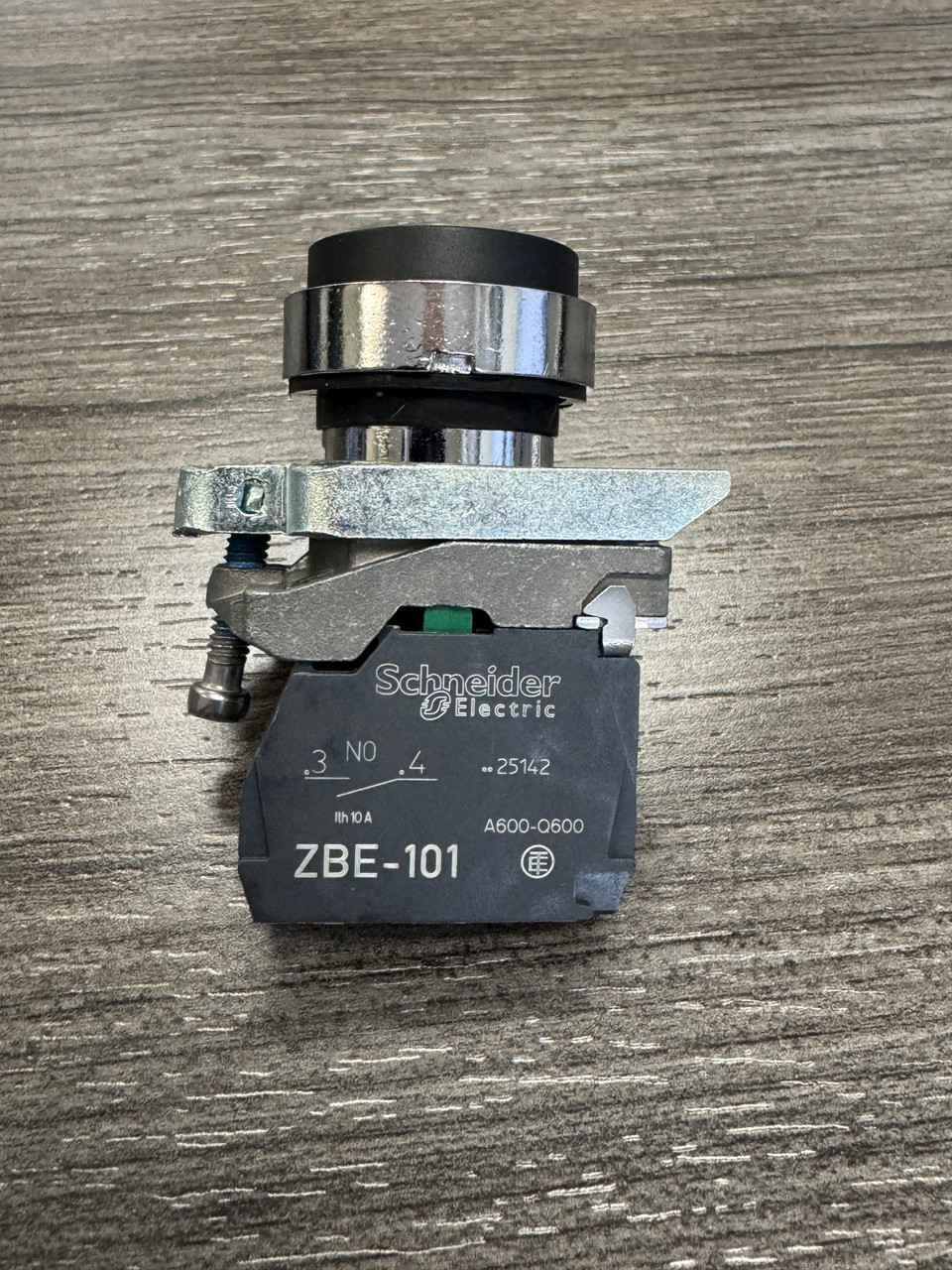 VPL Push button and contact assembly