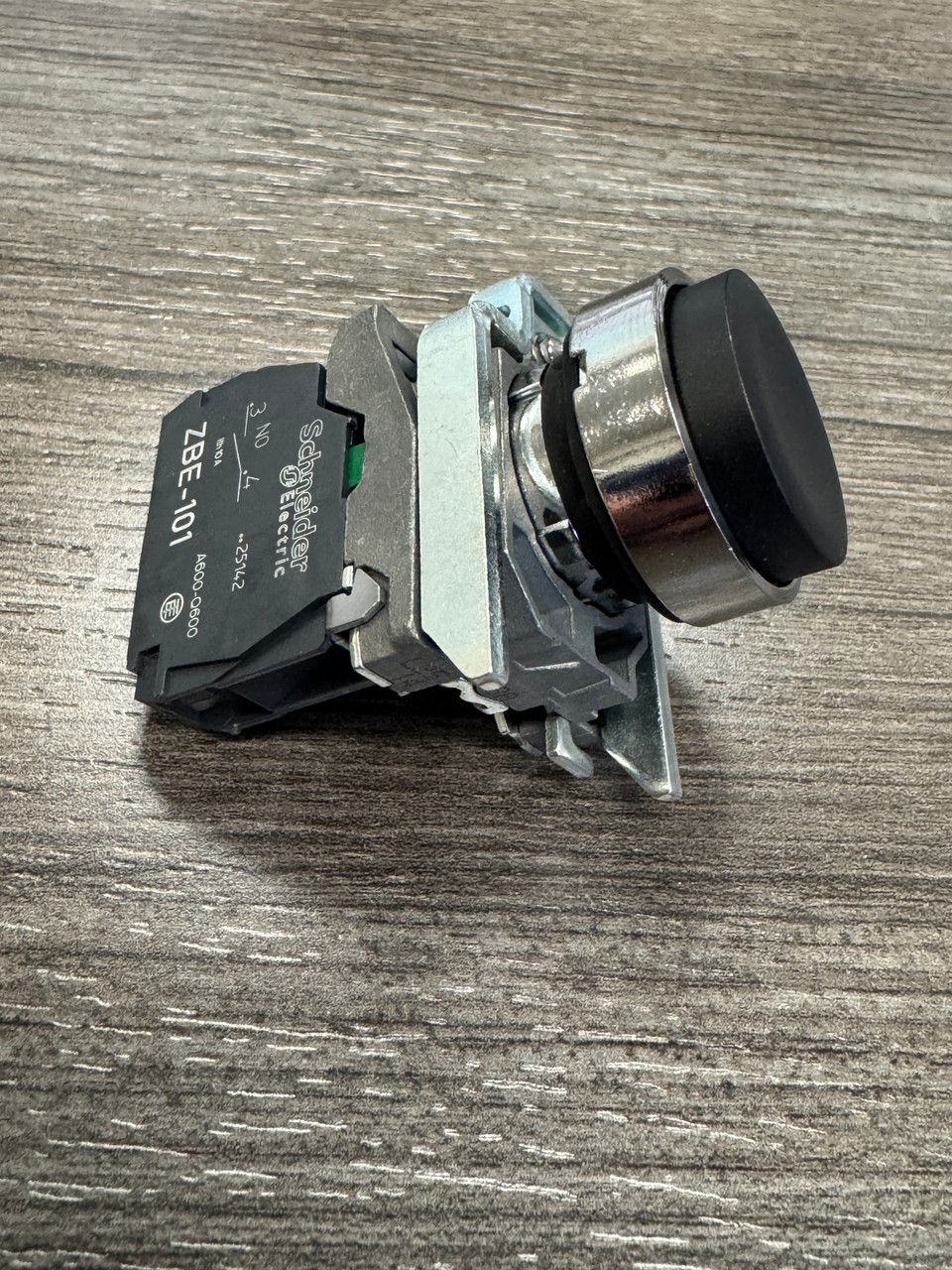 VPL Push button and contact assembly