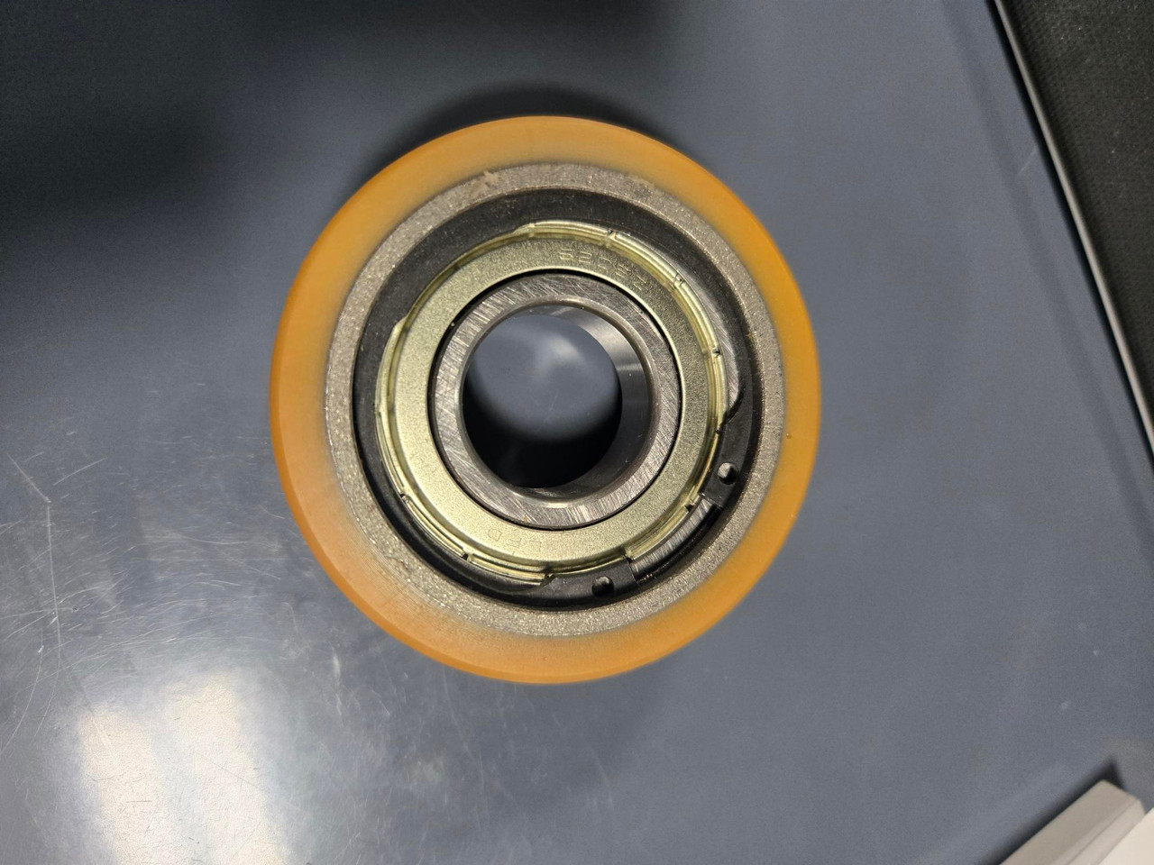 Inclinator guide rollers