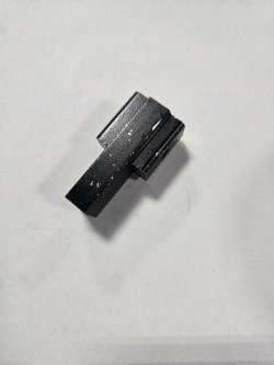 Collapsible gate gib block