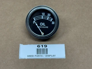 Universal Oil Pressure Gauge 0-30 LB, black dial display with white markings and needle, used for monitoring oil pressure in engines.