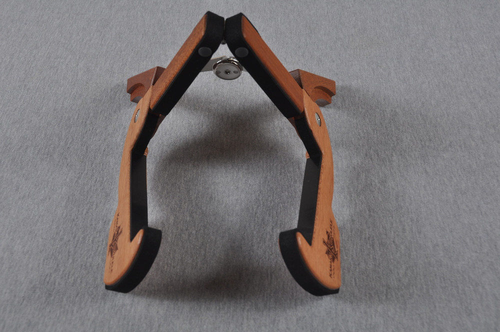 Kamaka Ukulele Stand Fits Soprano, Concert, Tenor, Baritone Uke