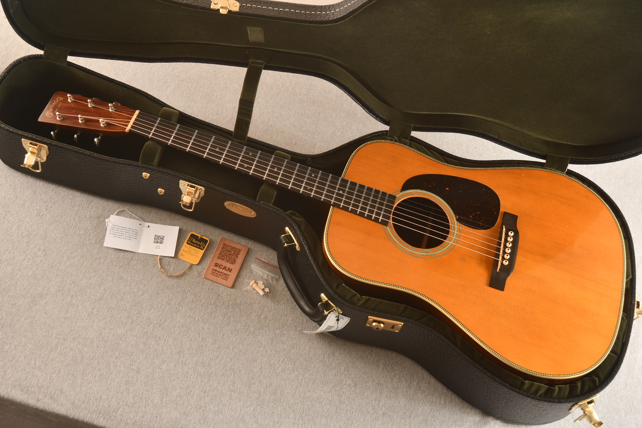 Martin D-28 Authentic 1937 VTS Aged Adirondack #2911503