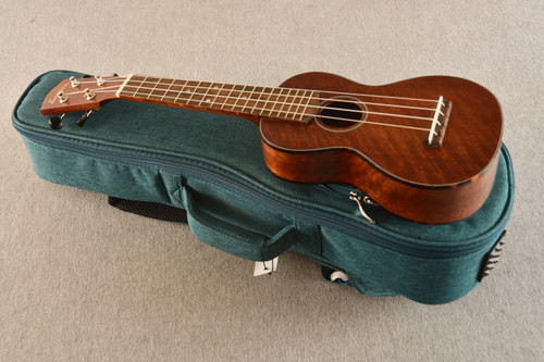Eastman Soprano Ukulele EU1S Solid Mahogany Top Back and Sides - View 4